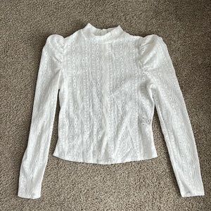 White sheet puff sleeve top